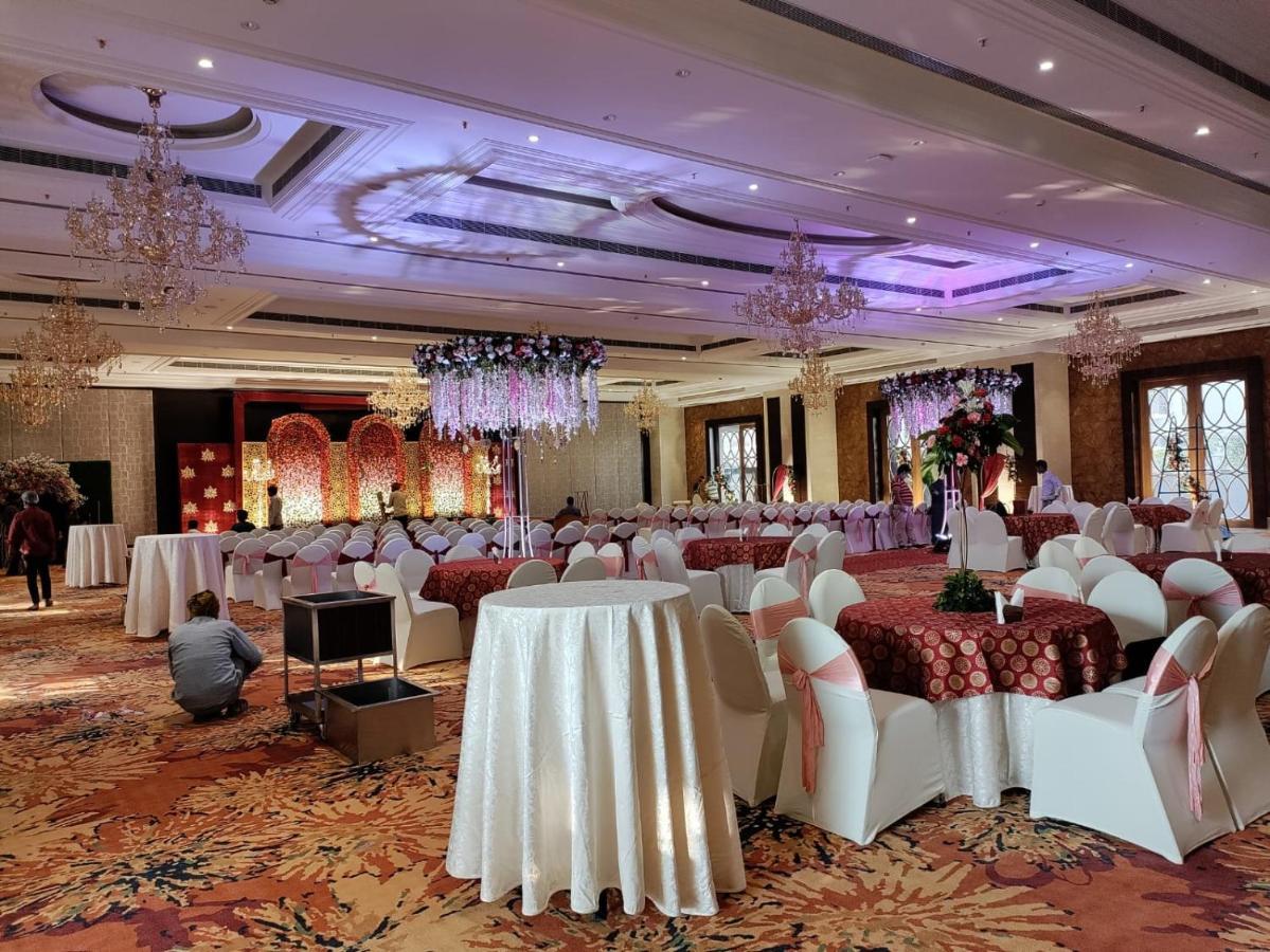 Damson Plum Hotel Lucknow Ngoại thất bức ảnh