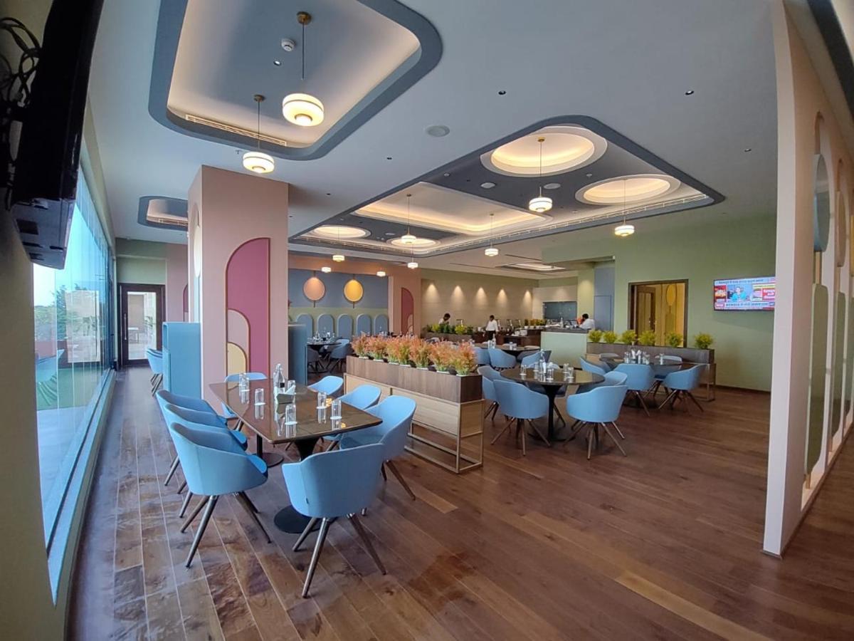 Damson Plum Hotel Lucknow Ngoại thất bức ảnh