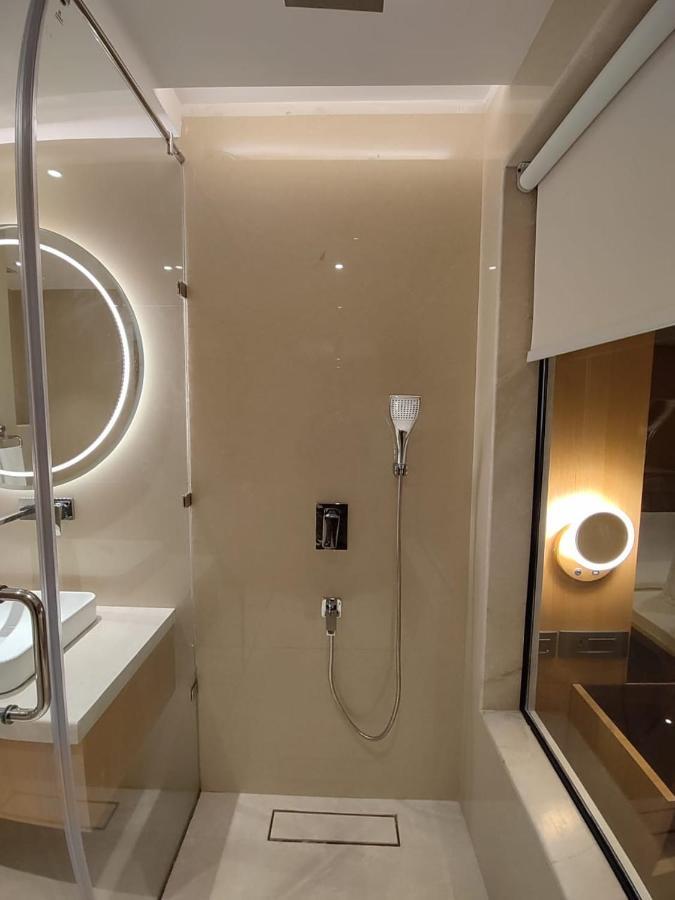 Damson Plum Hotel Lucknow Ngoại thất bức ảnh
