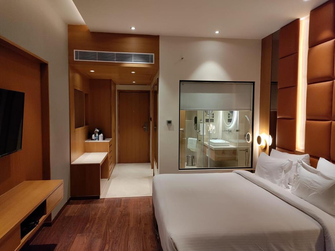Damson Plum Hotel Lucknow Ngoại thất bức ảnh