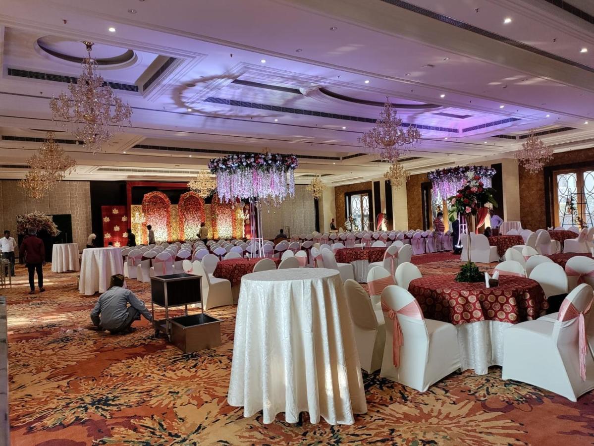 Damson Plum Hotel Lucknow Ngoại thất bức ảnh