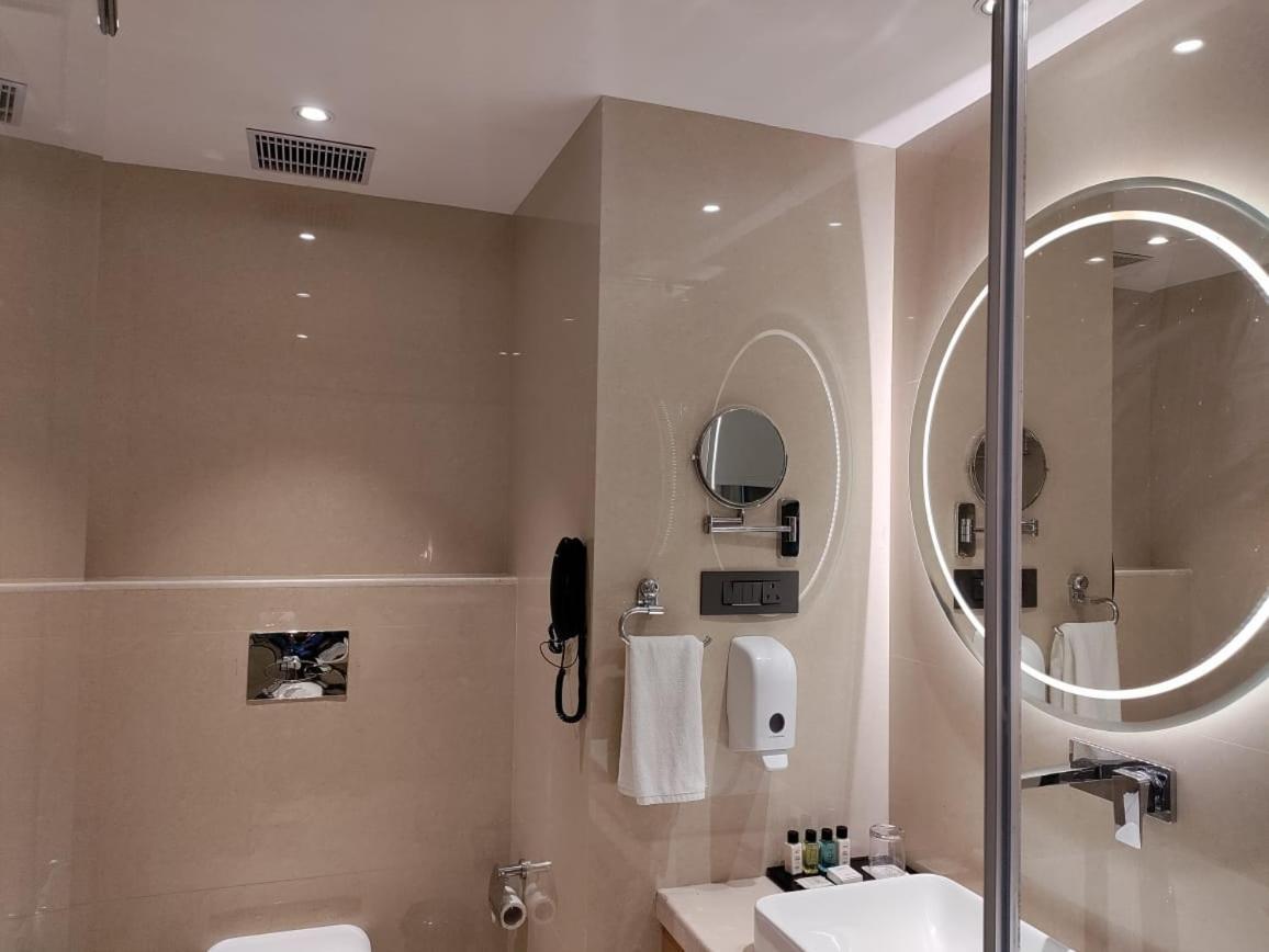 Damson Plum Hotel Lucknow Ngoại thất bức ảnh