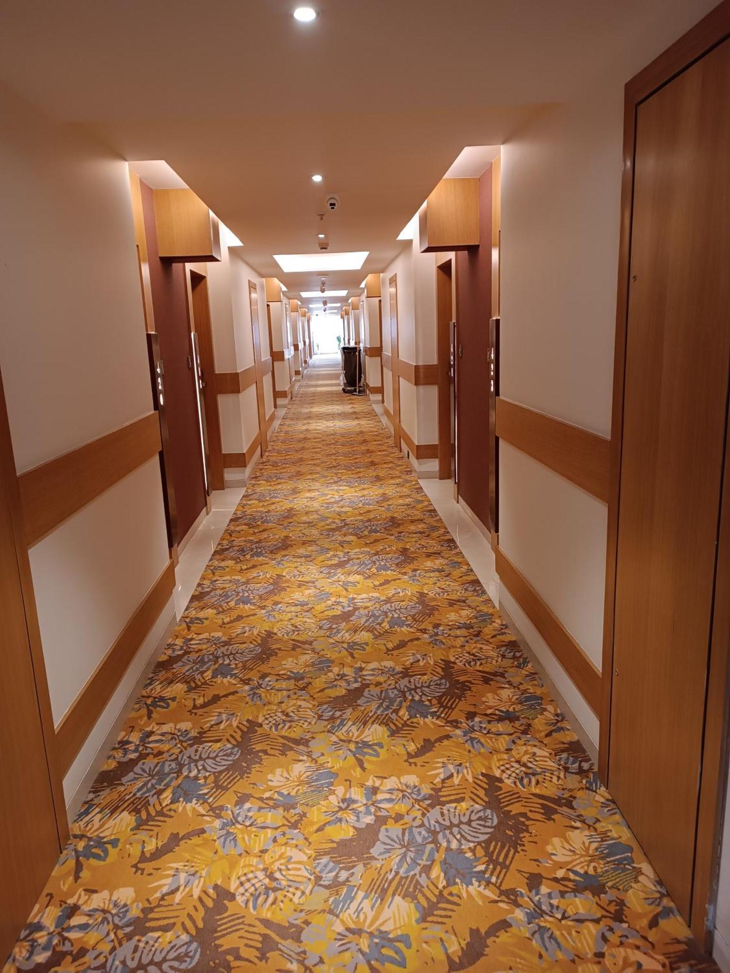 Damson Plum Hotel Lucknow Ngoại thất bức ảnh